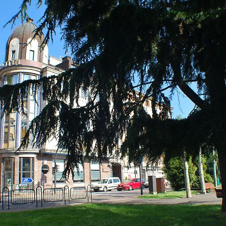 Hotel Mieres Del Camino Экстерьер фото