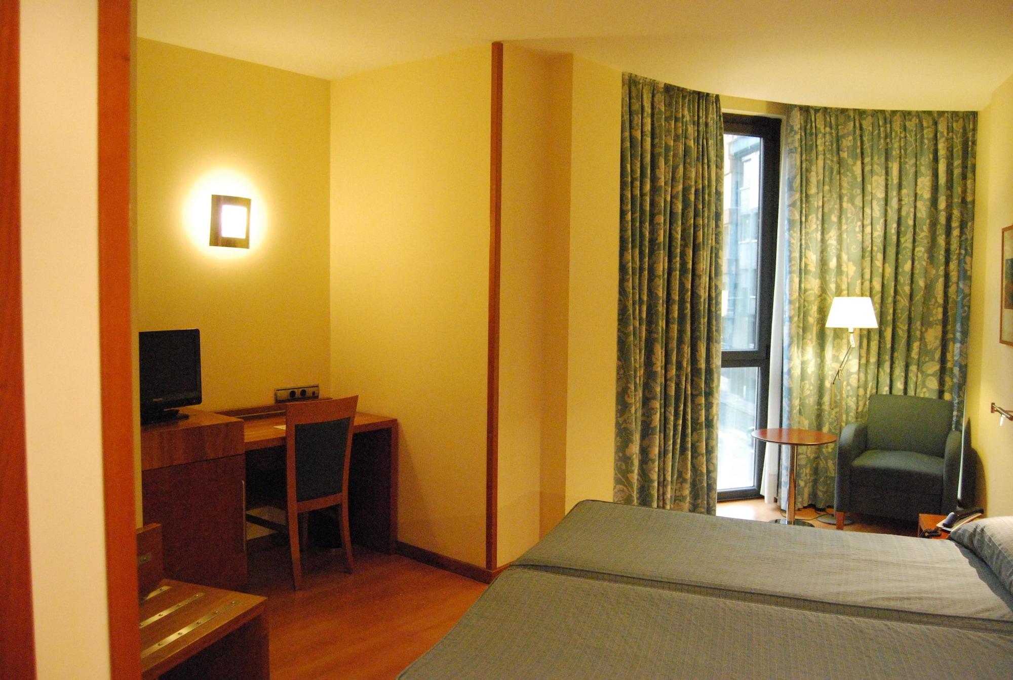 Hotel Mieres Del Camino Экстерьер фото