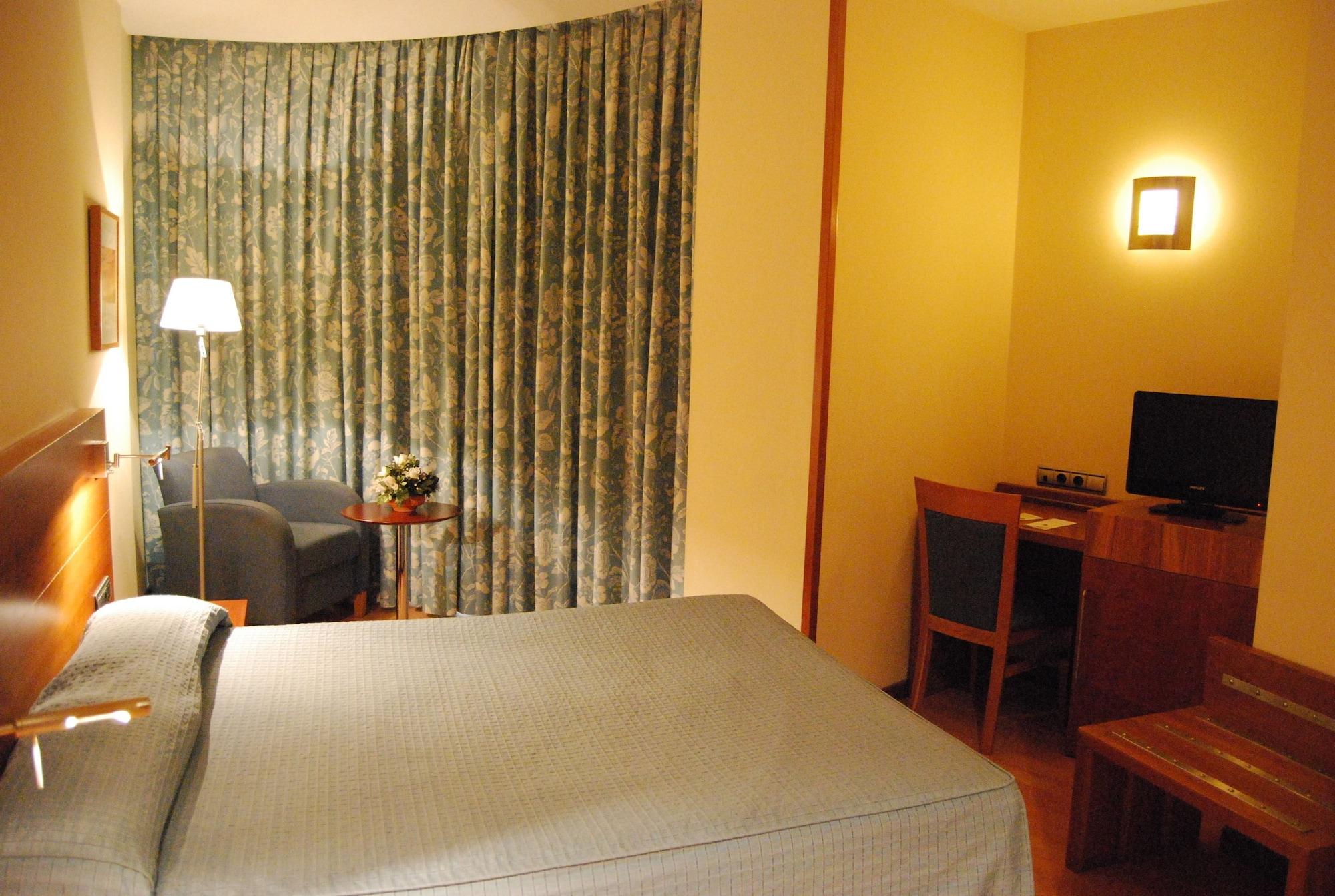 Hotel Mieres Del Camino Экстерьер фото