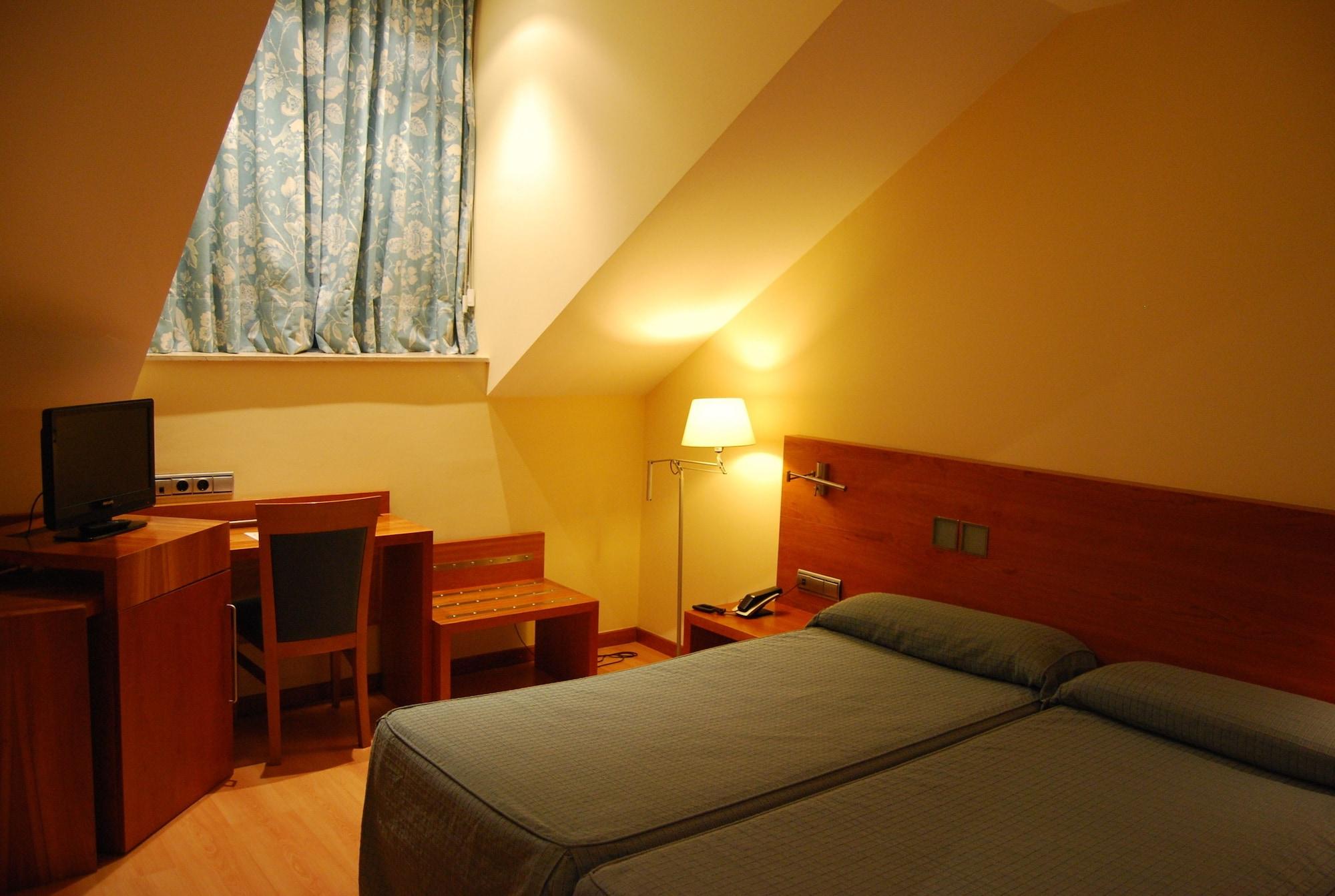 Hotel Mieres Del Camino Экстерьер фото