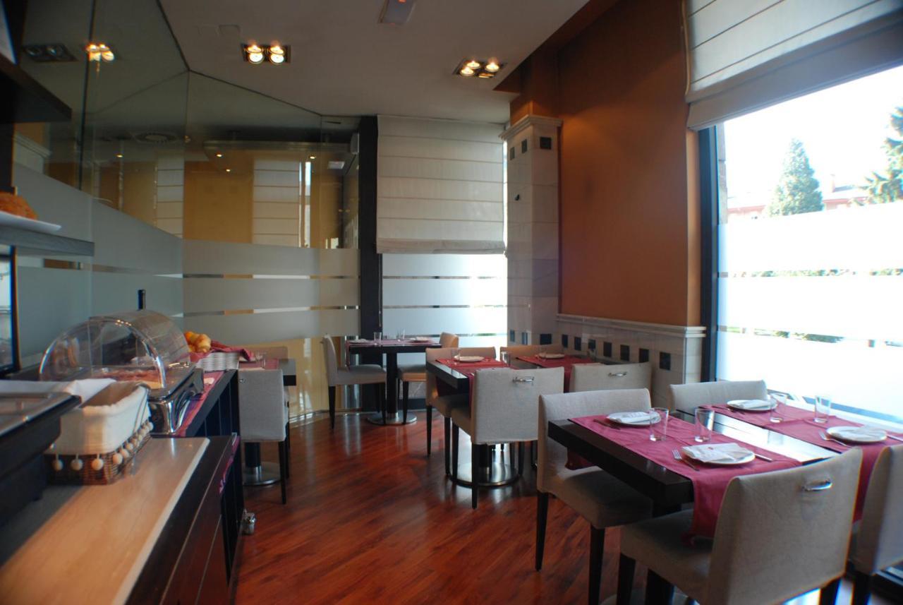 Hotel Mieres Del Camino Экстерьер фото