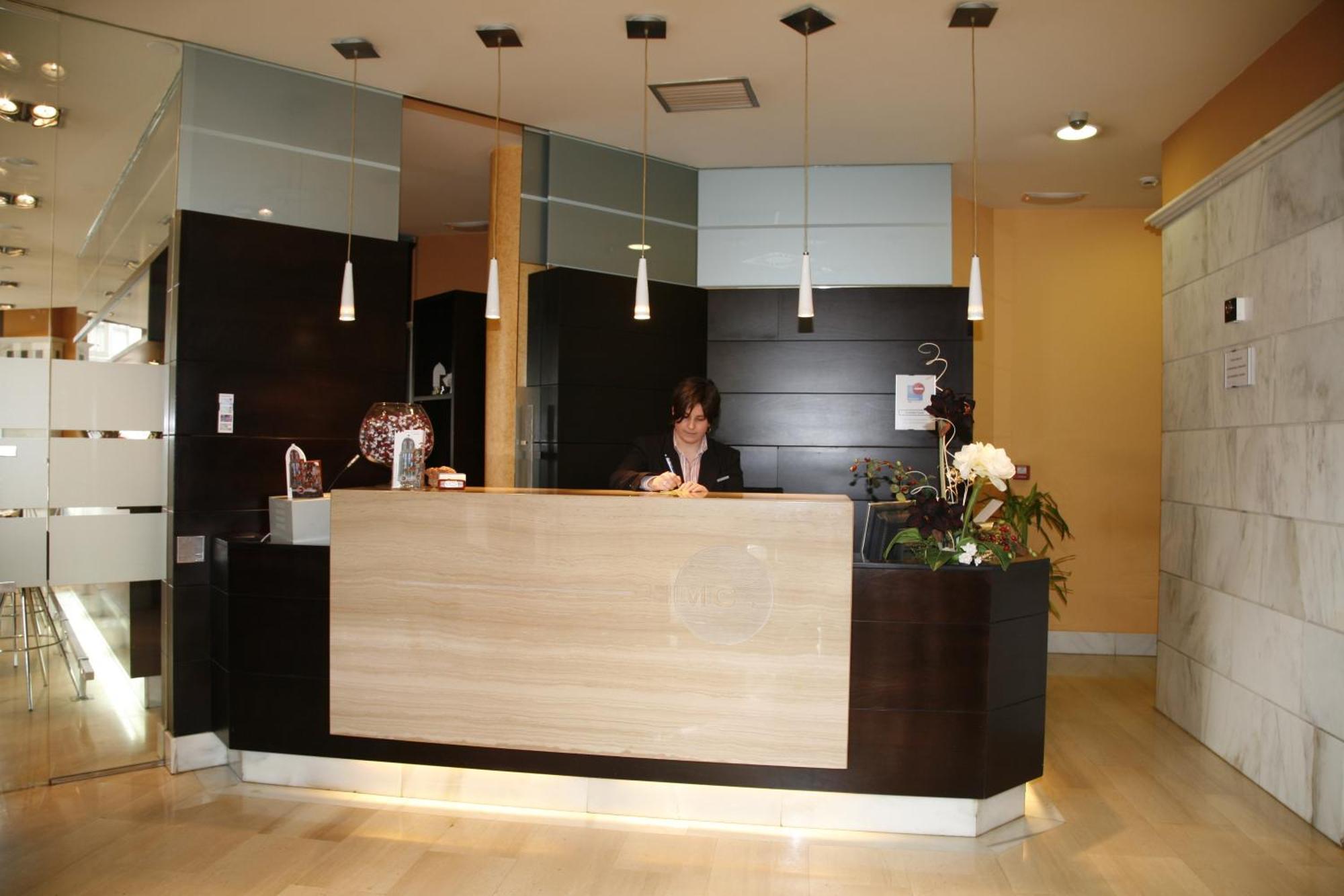 Hotel Mieres Del Camino Экстерьер фото