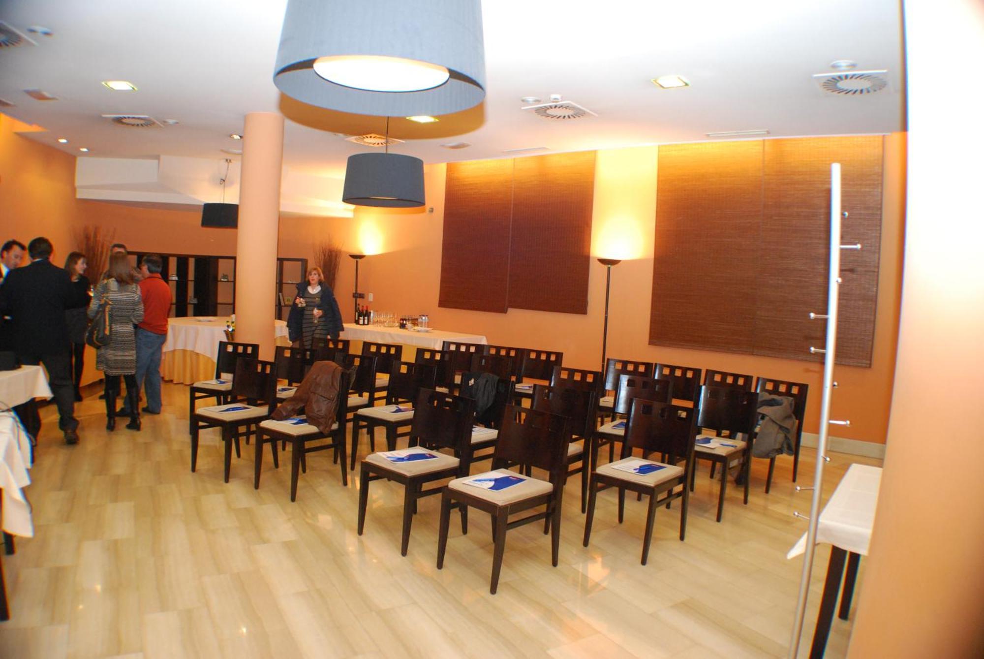 Hotel Mieres Del Camino Экстерьер фото