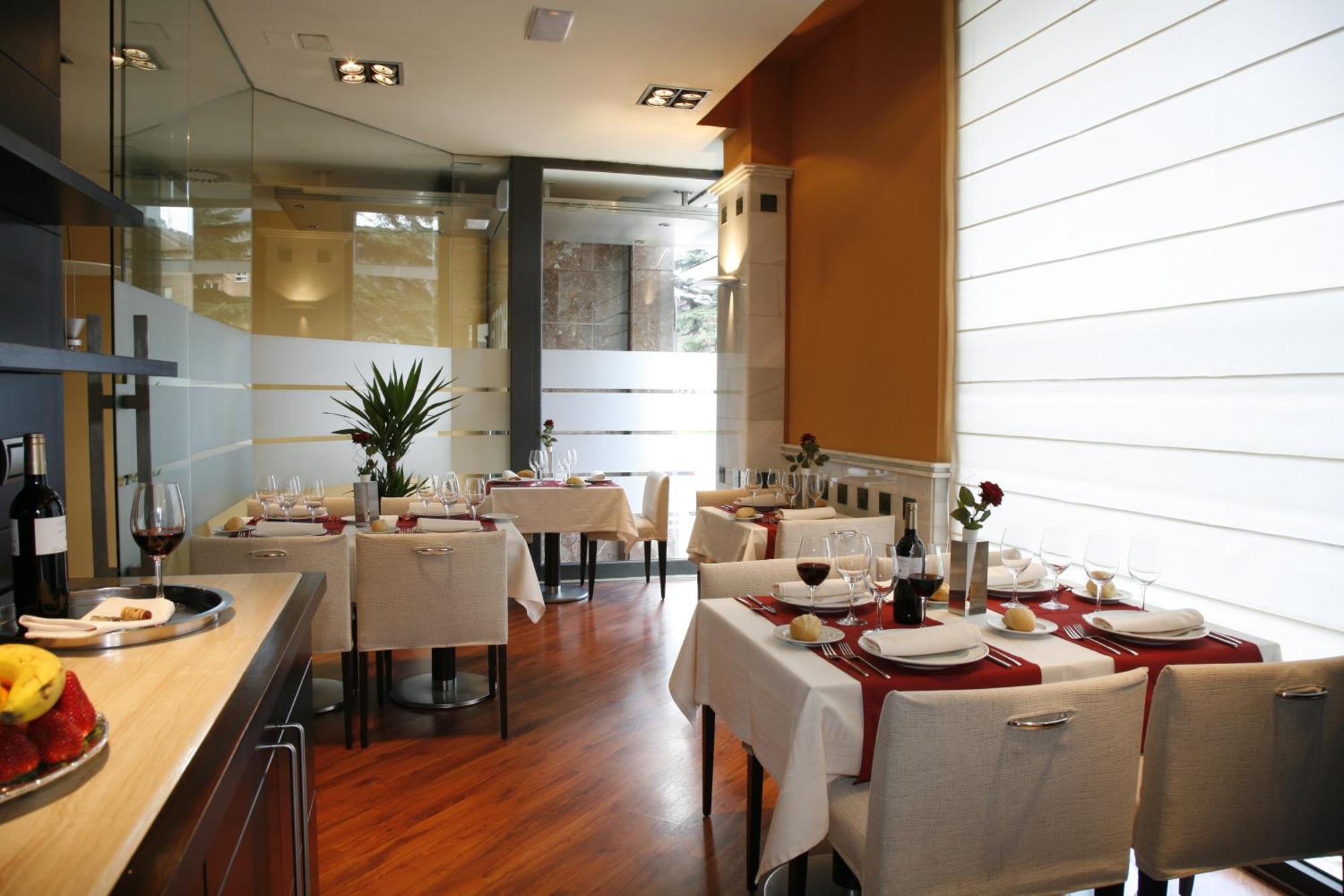 Hotel Mieres Del Camino Экстерьер фото