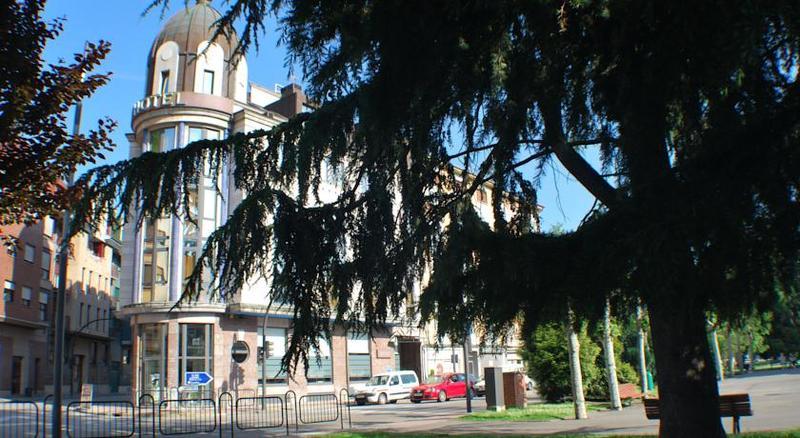 Hotel Mieres Del Camino Экстерьер фото