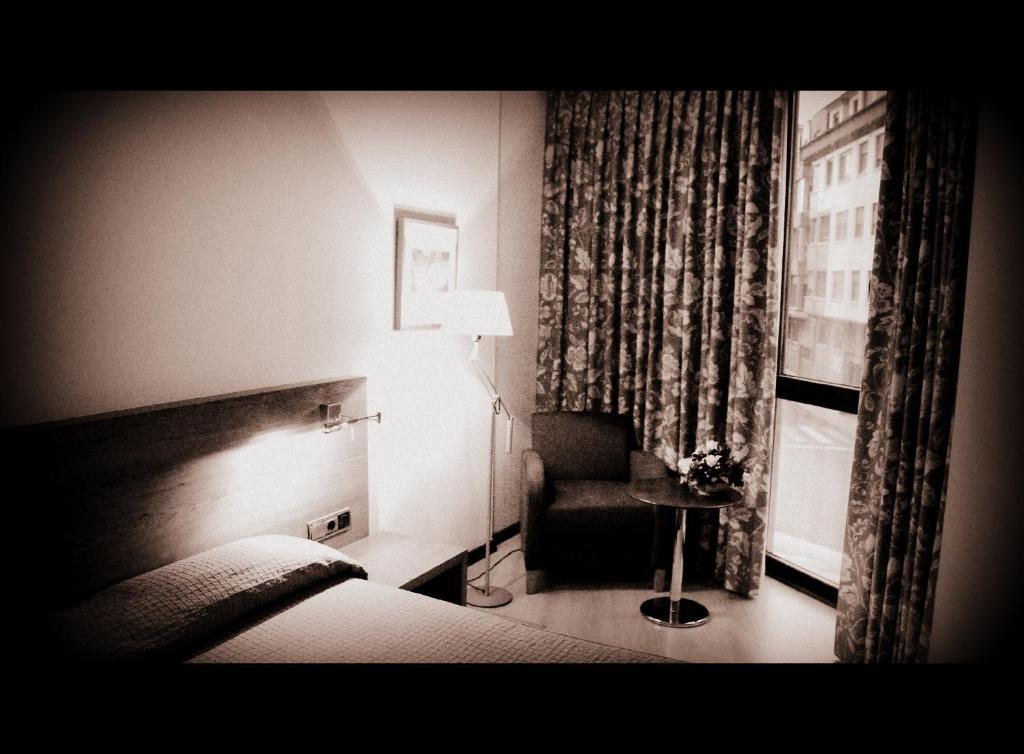 Hotel Mieres Del Camino Экстерьер фото