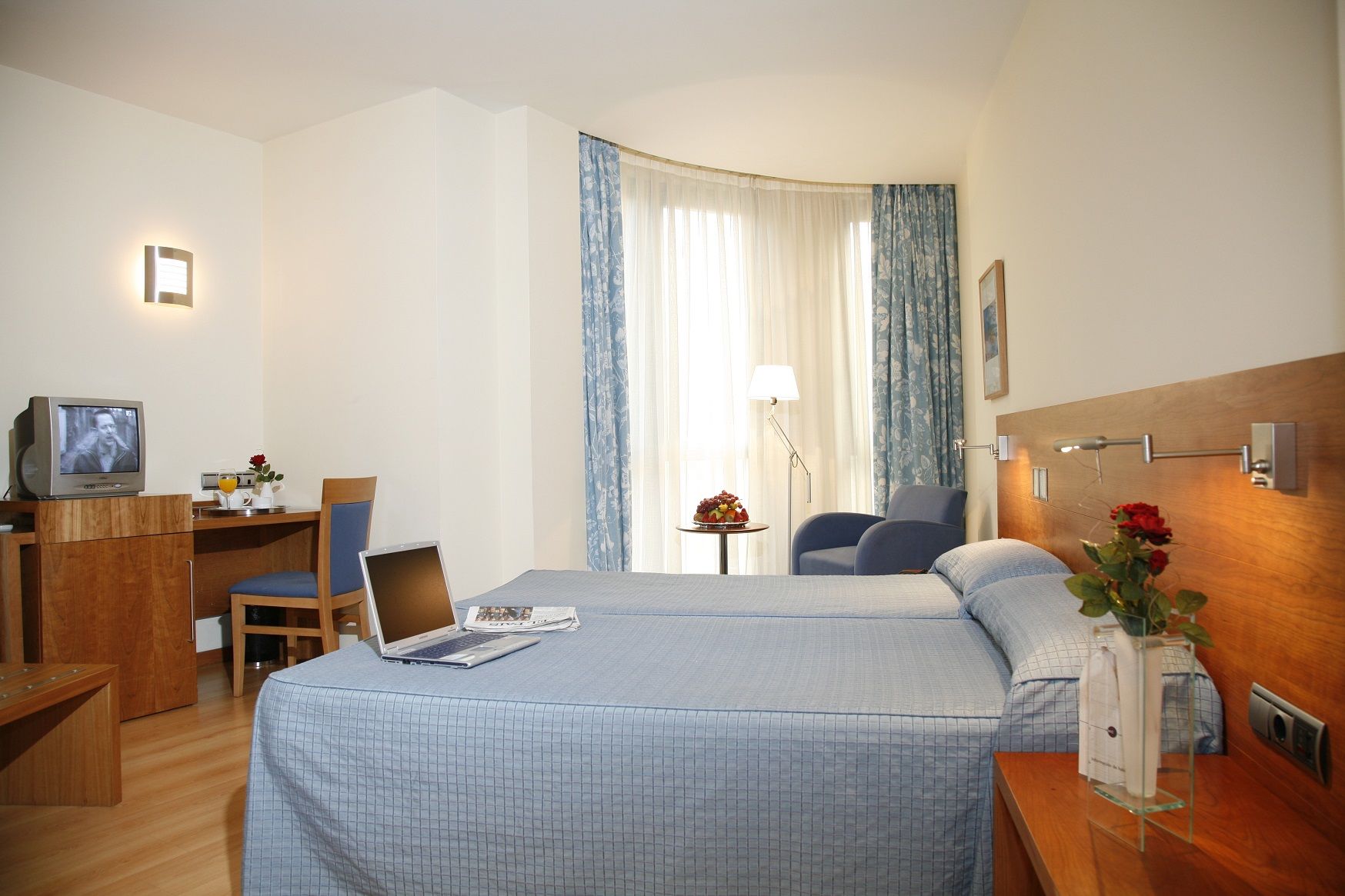 Hotel Mieres Del Camino Экстерьер фото